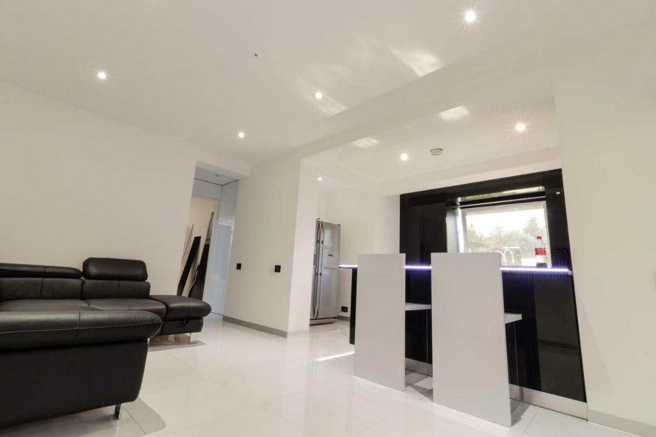 Ezra Luxury Apartments ナボダリ エクステリア 写真